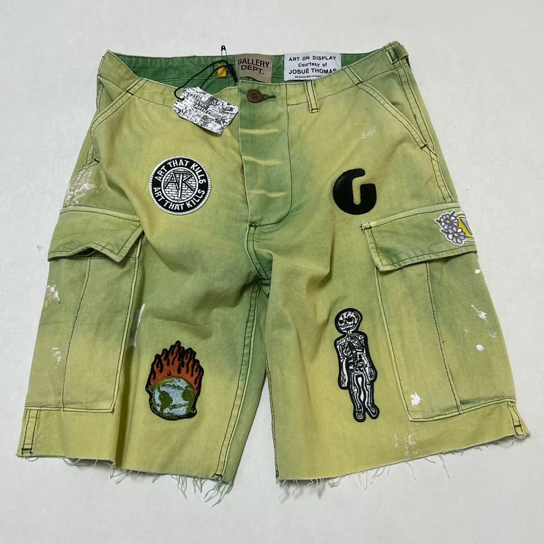 GALLERY DEPT. KENZIE FATIGUE CARGO SHORTS Patch embroidered shorts, distressed ink-splashed overalls, olive green size 30/32/34/36, heavy wash garment dyeing, jetted horse fade, washed and distressed products, each piece is slightly different, each piece is a work of art, Shimada machine embroidery, hand-splashed ink graffiti